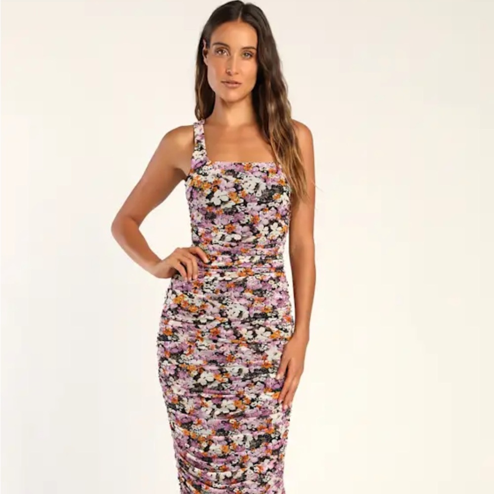 🌸 Lulus Floral Ruched Midi/Maxi Dress – Size M